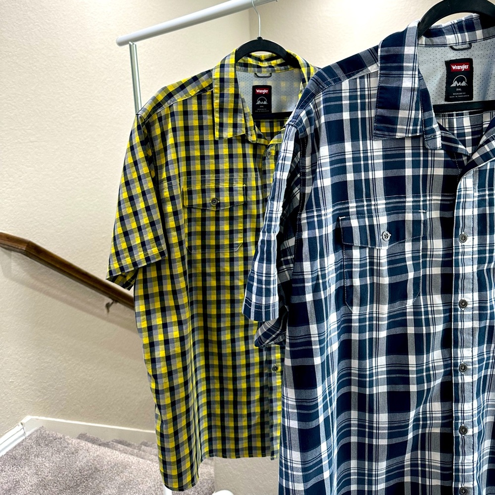 2 Wrangler Men’s Size XXL Short Sleeve Shirts